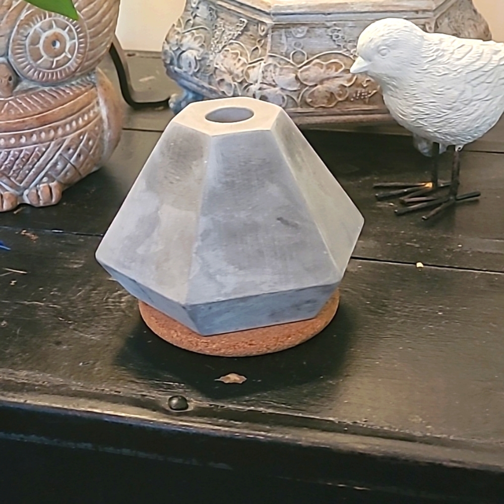 PLOW & HEARTH KORRIDOR Concrete Candle Holder. Grey